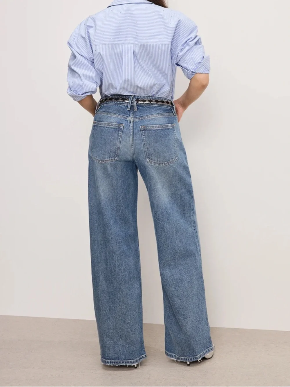 Good American Wide-Leg Jeans in Medium Blue Wash - Picture 5 of 6